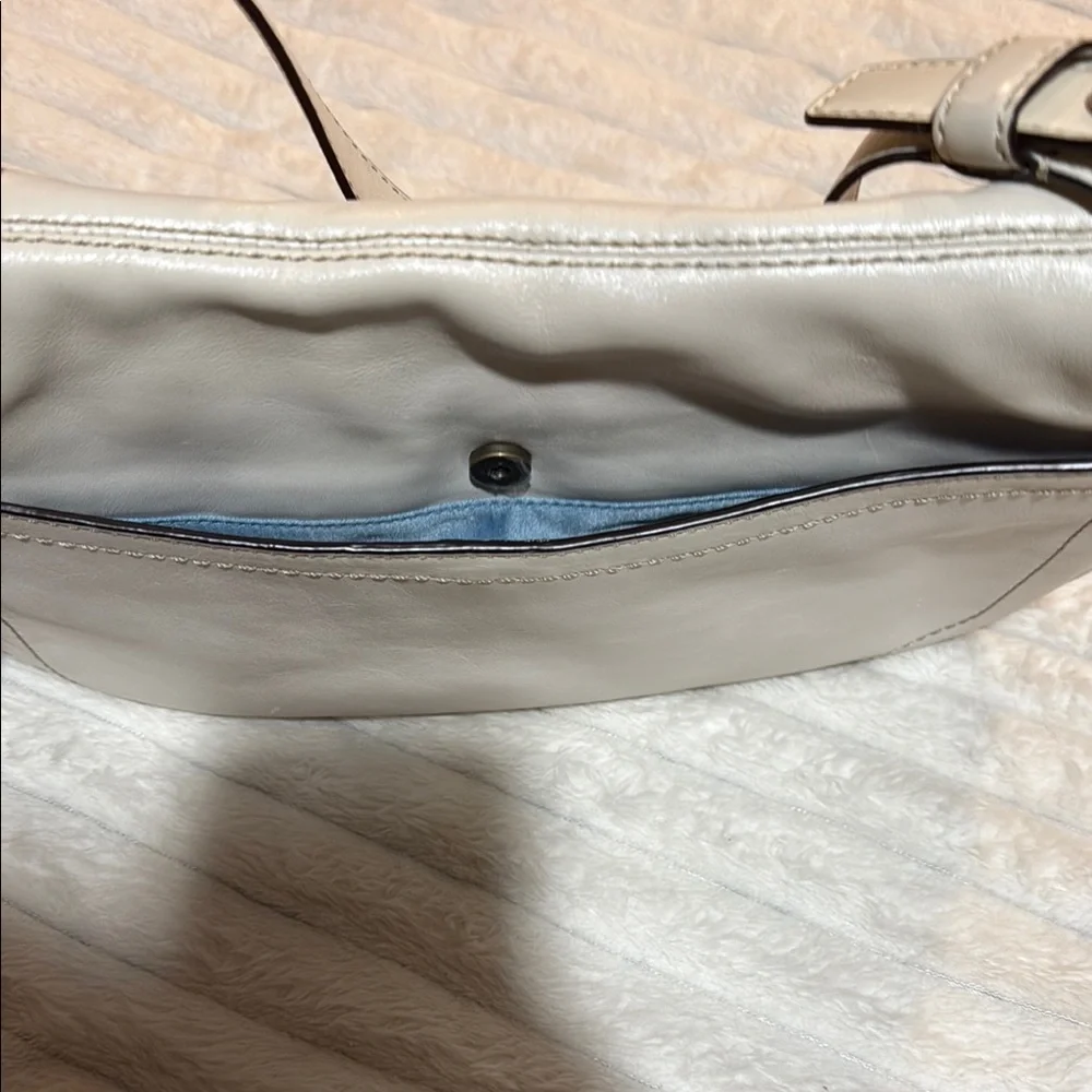 Elegant Cream Shoulder Bag - Picture 7 of 10